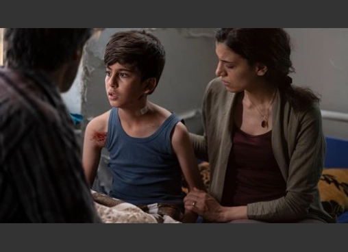 バグダッド・メッシ 片足のサッカー少年