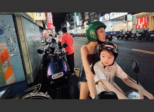 左利きの少女