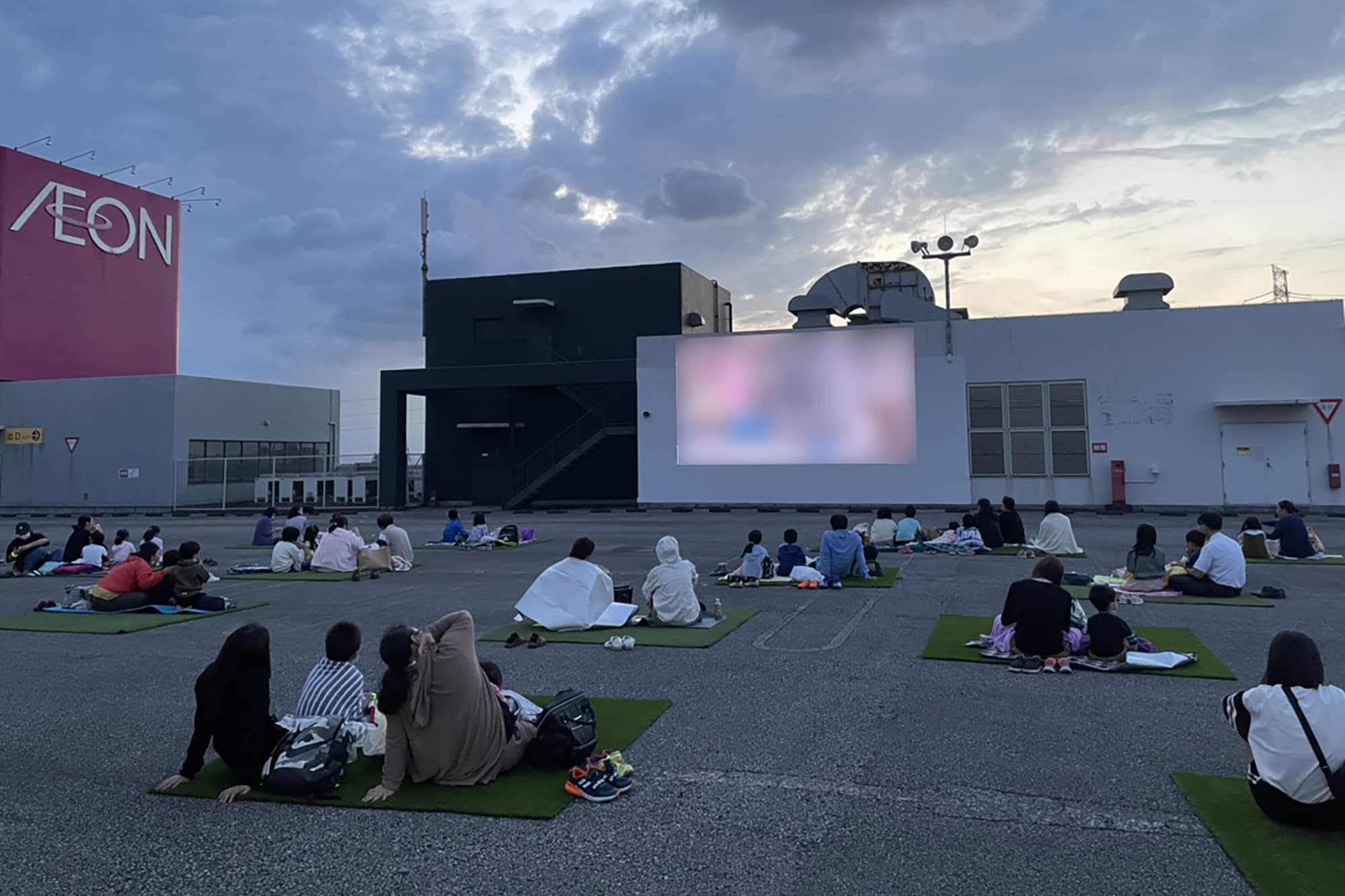 屋外上映事例「イオンモール富津 屋上上映イベント」