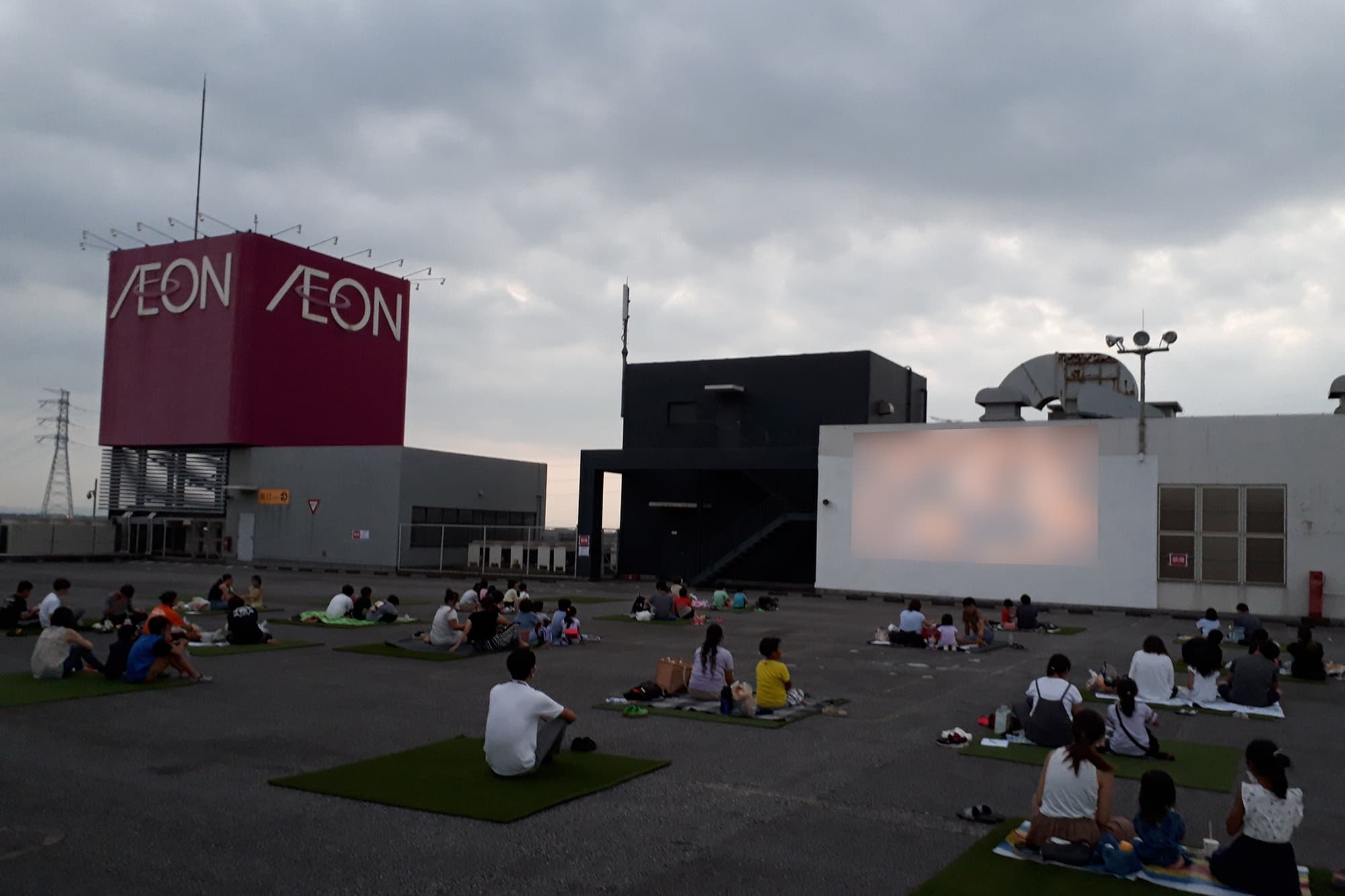 屋外上映事例「イオンモール富津 屋上上映イベント」